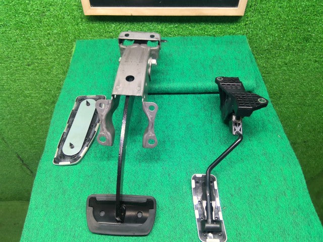 【中古】エクシーガ DBA-YA4 ペダル 36010AC120