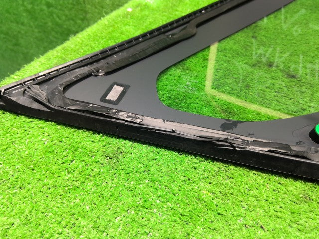 【中古】スペーシア 5AA-MK94S 右フロントサイドウインドガラス 84550-53U00