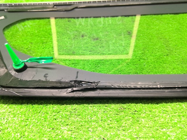 【中古】スペーシア 5AA-MK94S 右フロントサイドウインドガラス 84550-53U00