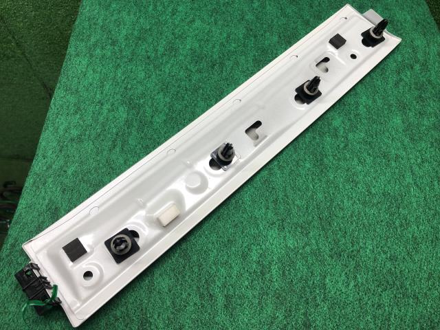 【中古】スペーシア 5AA-MK94S 右 スライドレールカバー
