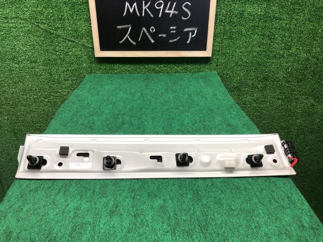 【中古】スペーシア 5AA-MK94S 左スライドレールカバー 64710-53U00