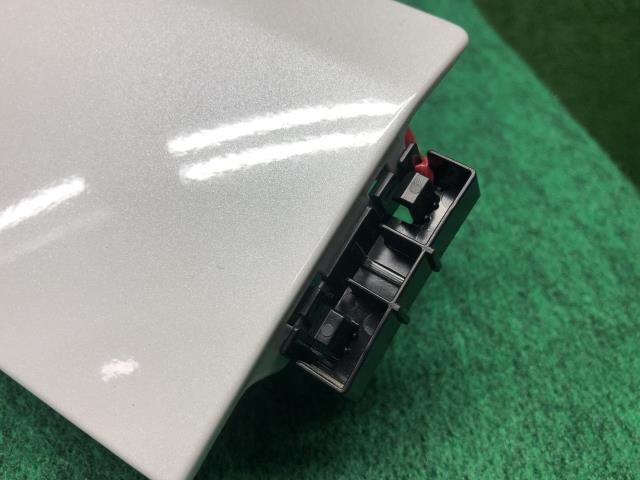 【中古】スペーシア 5AA-MK94S 左スライドレールカバー 64710-53U00