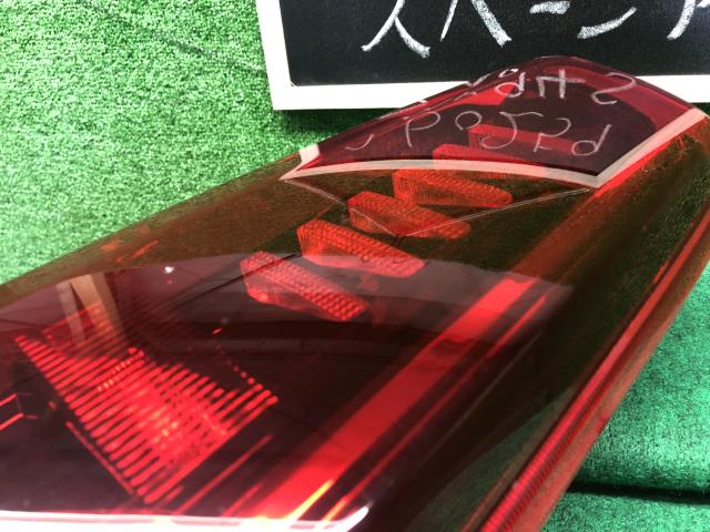 【中古】スペーシア 5AA-MK94S 右テールランプ 35650-53U00