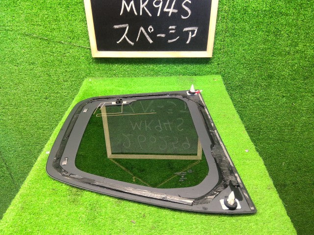 【中古】スペーシア 5AA-MK94S 左クォーターガラス 84590-53U10