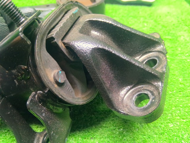 【中古】スペーシア 5AA-MK94S エンジンマウント セット