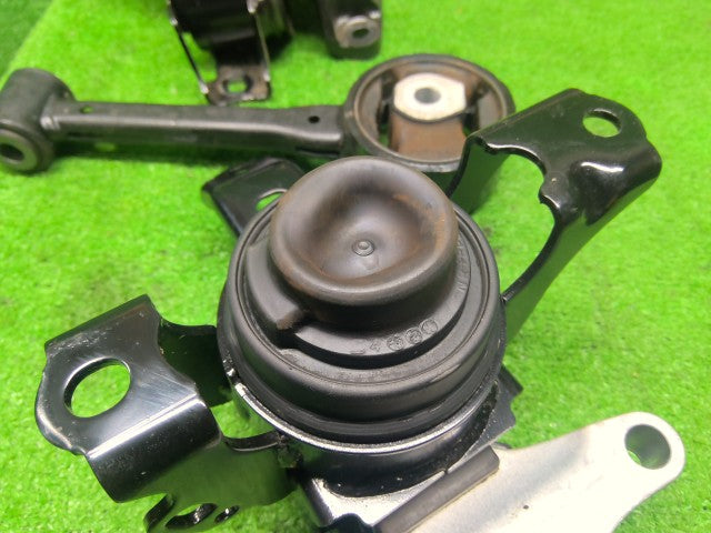 【中古】スペーシア 5AA-MK94S エンジンマウント セット