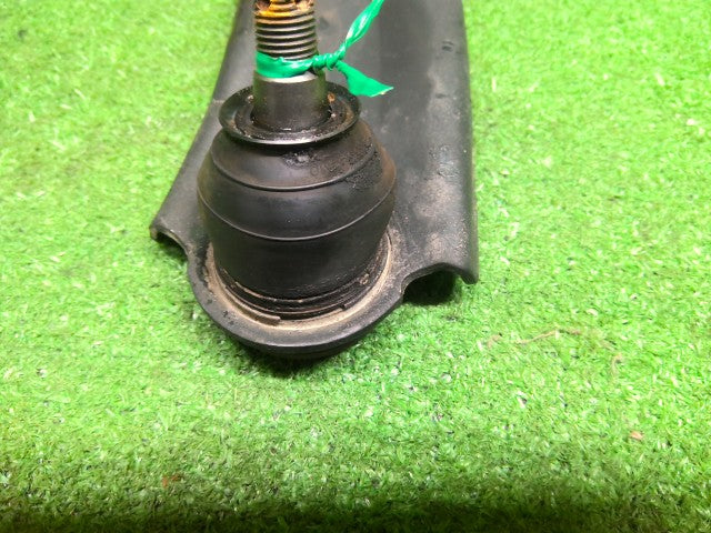 【中古】スペーシア 5AA-MK94S 右フロントストラット ロアアーム