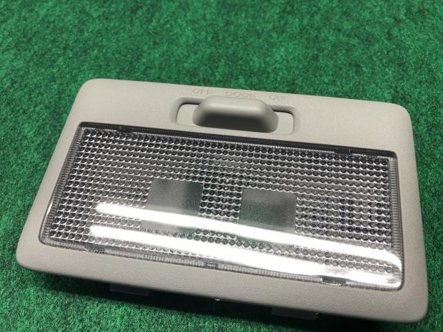 【中古】スペーシア 5AA-MK94S ルームランプ 36210-63J11-6GS