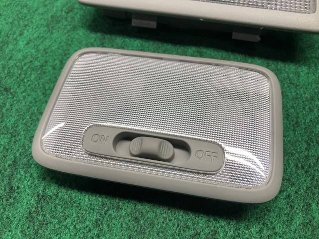 【中古】スペーシア 5AA-MK94S ルームランプ 36210-63J11-6GS