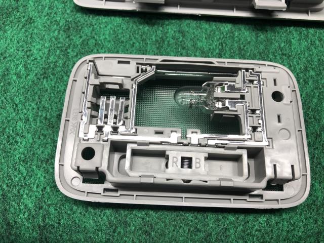 【中古】スペーシア 5AA-MK94S ルームランプ 36210-63J11-6GS