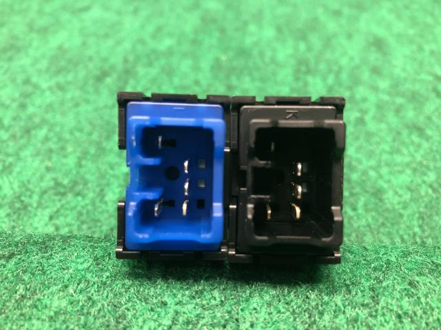 【中古】スペーシア 5AA-MK94S シートヒーター スイッチ