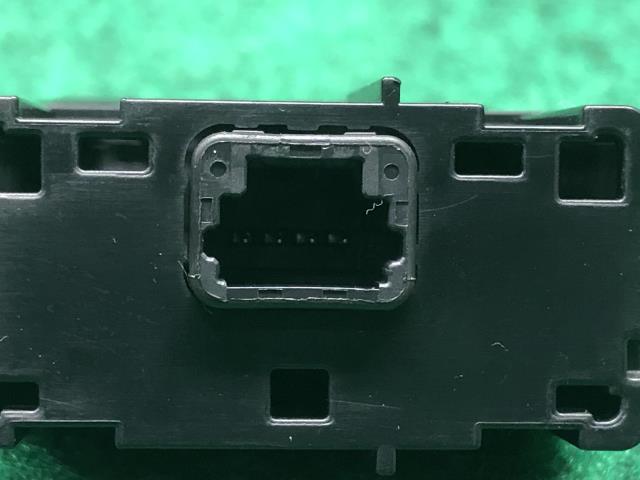 【中古】スペーシア 5AA-MK94S USBポート 助手席側