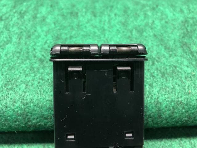 【中古】スペーシア 5AA-MK94S USBポート 助手席側