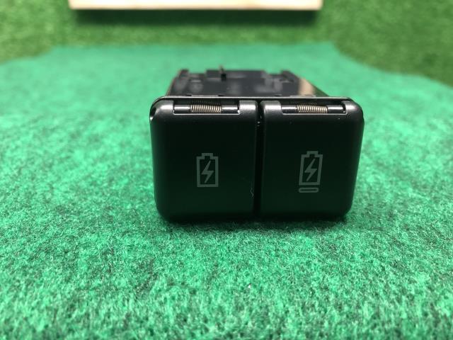 【中古】スペーシア 5AA-MK94S ＵＳＢポート 39470-80P10