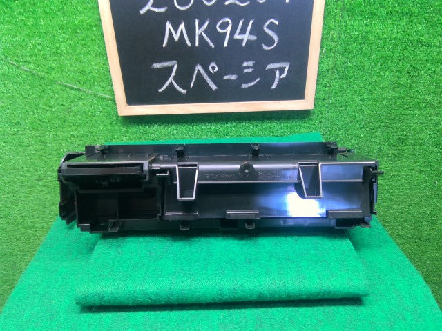 【中古】スペーシア 5AA-MK94S グローブＢＯＸ 73840-53U00-5PK