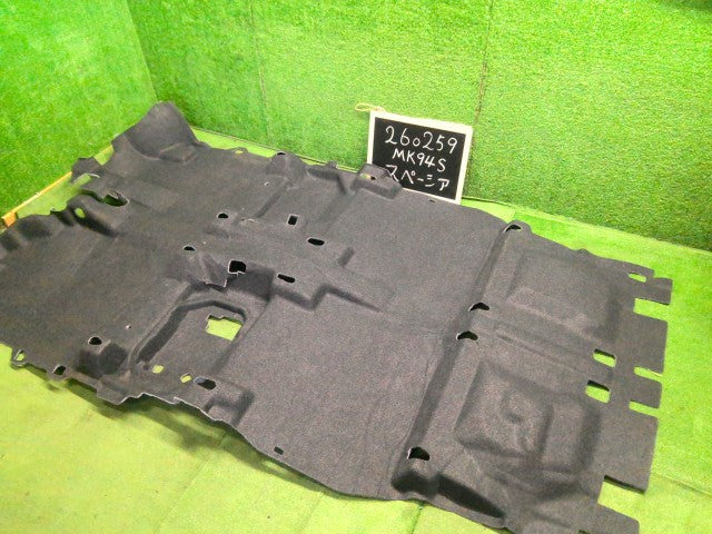 【中古】スペーシア 5AA-MK94S フロアカーペット 75110-53U00-R3F