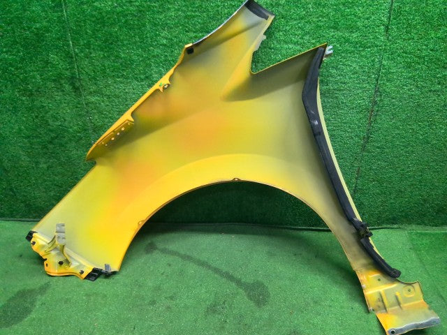 【中古】リーフ ZAA-ZE1 右フロントフェンダー F3100-5SKMA