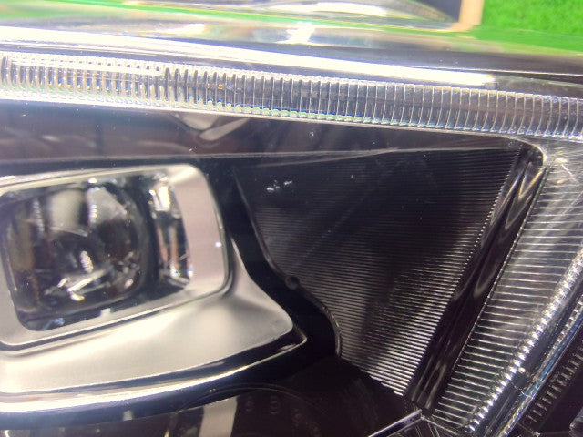 【中古】リーフ ZAA-ZE1 右ヘッドランプＡＳＳＹ 26060-5SK5B