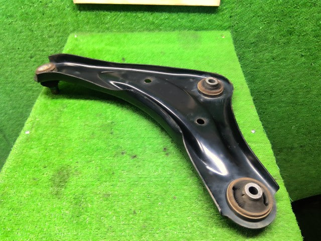 【中古】リーフ ZAA-ZE1 右フロントロアアーム 54500-5SN1A