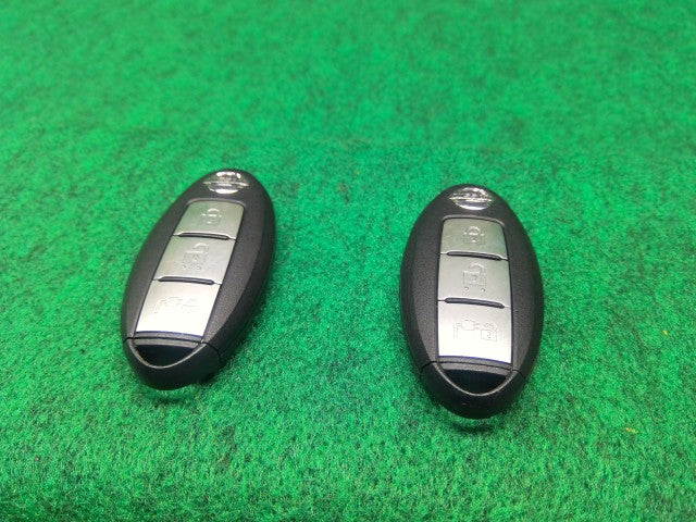 【中古】リーフ ZAA-ZE1 キーレスリモコン 285E3-5SK0A