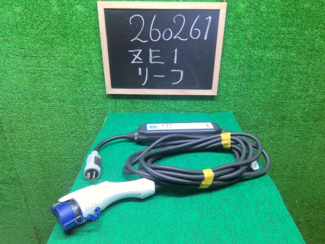 【中古】リーフ ZAA-ZE1 ＵＳＢ／ＡＵＸポート B9690-3NK5E