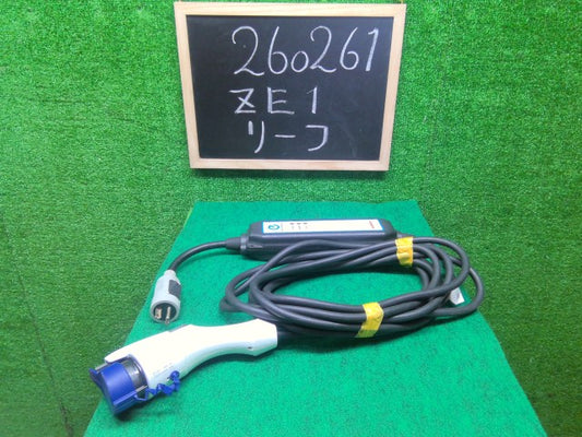【中古】リーフ ZAA-ZE1 ＵＳＢ／ＡＵＸポート B9690-3NK5E