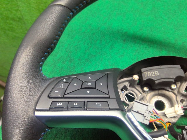 【中古】リーフ ZAA-ZE1 ステアリングホイール 48430-5SK4A