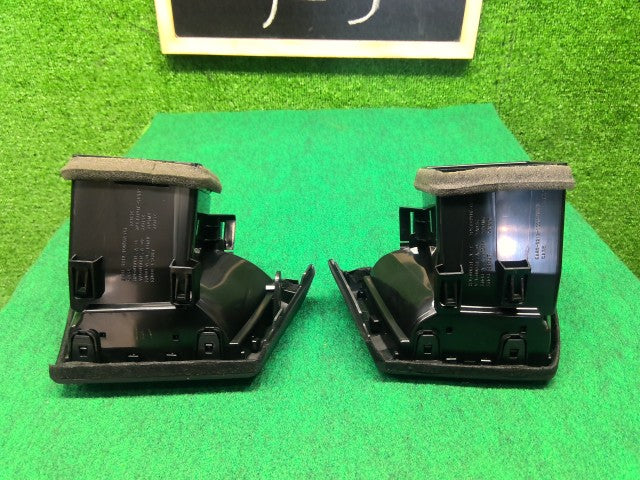 【中古】リーフ ZAA-ZE1 エアコン吹き出し口 68761-5SK0B
