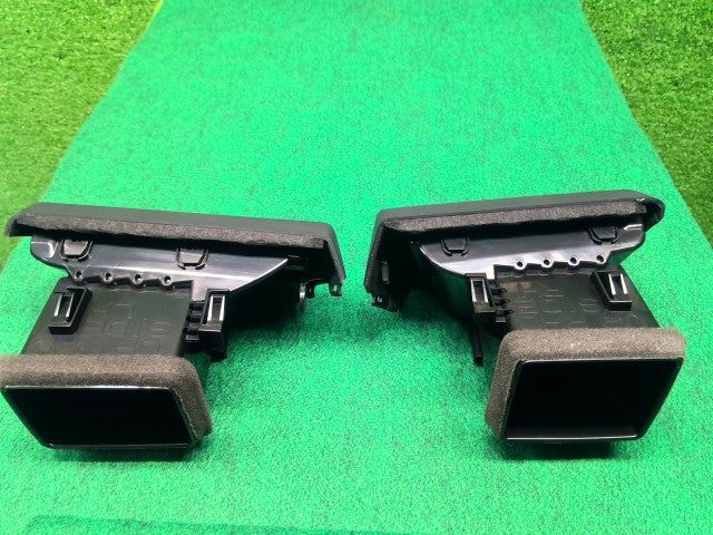 【中古】リーフ ZAA-ZE1 エアコン吹き出し口 68761-5SK0B