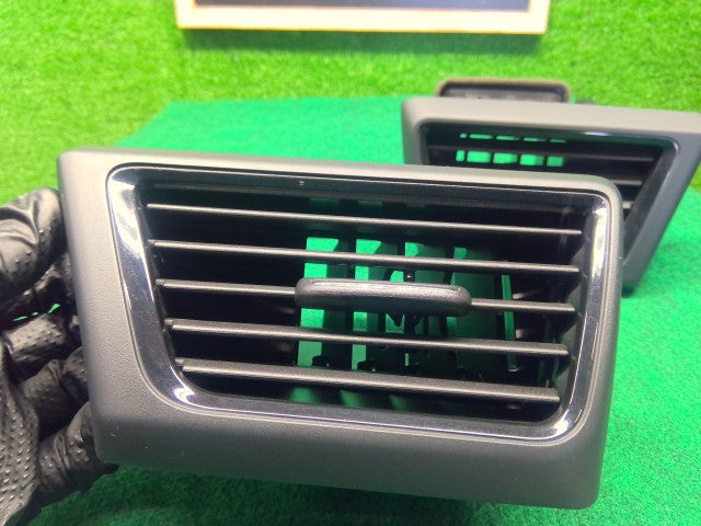 【中古】リーフ ZAA-ZE1 エアコン吹き出し口 68761-5SK0B