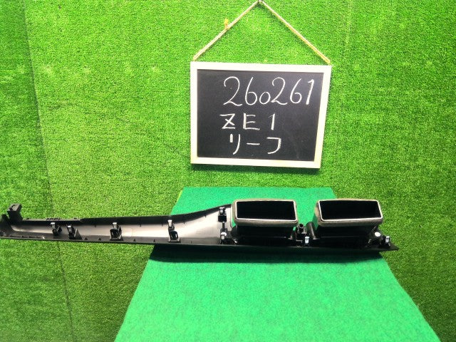 【中古】リーフ ZAA-ZE1 エアコン吹き出し口 68750-5SK0B
