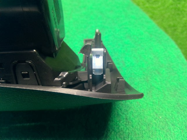 【中古】リーフ ZAA-ZE1 エアコン吹き出し口 68750-5SK0B