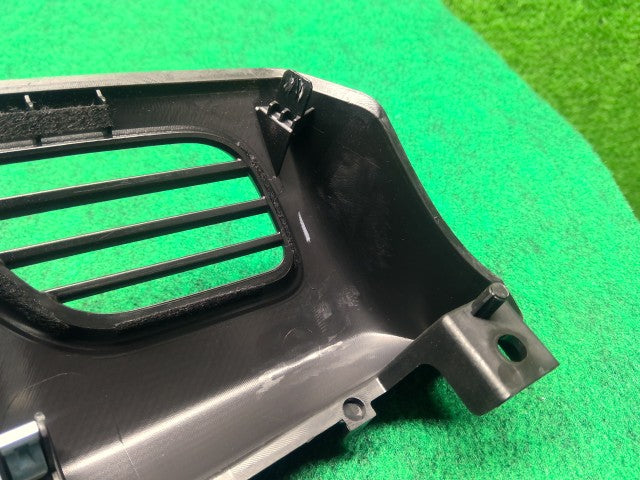 【中古】リーフ ZAA-ZE1 エアコン吹き出し口 68750-5SK0B