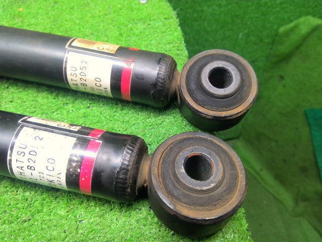 【中古】タント DBA-L385S リアショック アブソーバーセット