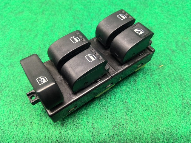 【中古】タント DBA-L385S パワーウインドウスイッチ 84820-B2390-