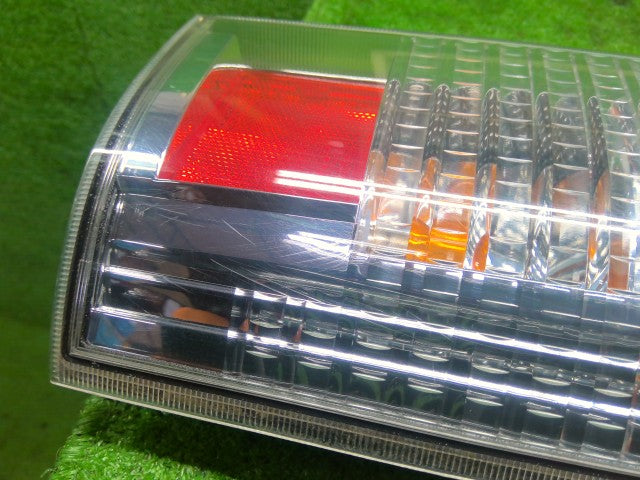 エブリィ 右テールランプ ABA-DA64W 35650-68H30