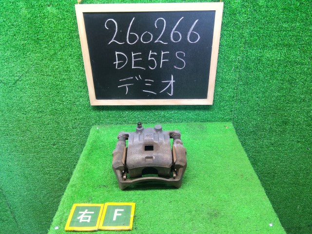 【中古】デミオ DBA-DE5FS 右フロントキャリパー DFZ1-33-98Z