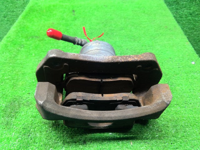 【中古】デミオ DBA-DE5FS 左フロントキャリパー DFZ1-33-99Z