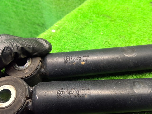 【中古】デミオ DBA-DE5FS リアストラット・アブソーバーセット DR61-28-70XD