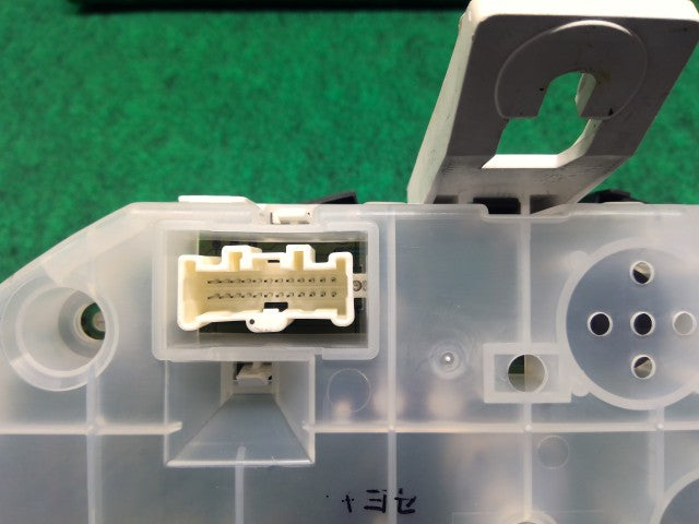 【中古】デミオ DBA-DE5FS スピードメーター D01P-55-471C