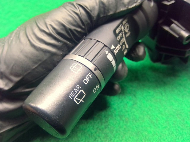 【中古】デミオ DBA-DE5FS ディマースイッチ D656-66-122
