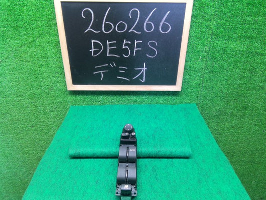 【中古】デミオ DBA-DE5FS パワーウインドウスイッチ D652-66-350B