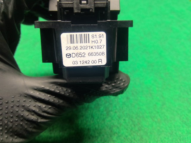 【中古】デミオ DBA-DE5FS パワーウインドウスイッチ D652-66-350B