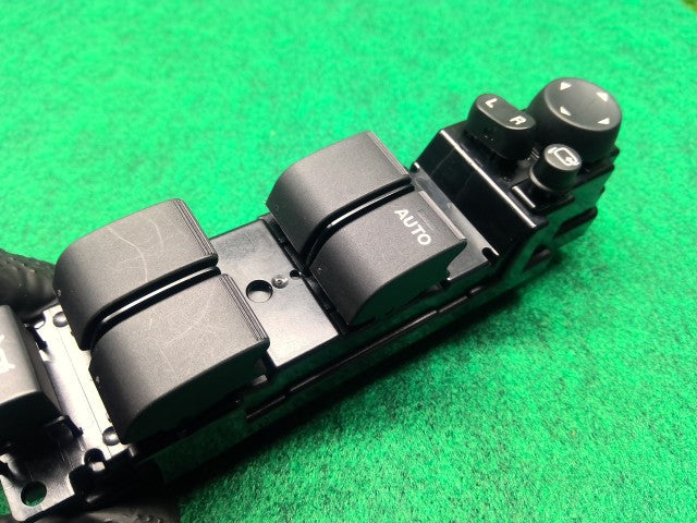 【中古】デミオ DBA-DE5FS パワーウインドウスイッチ D652-66-350B