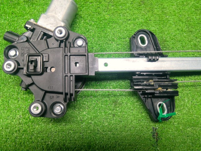 【中古】Ｎ－ＢＯＸ DBA-JF1 右フロントドアレギュレータ・モーター 72210-TY0-003