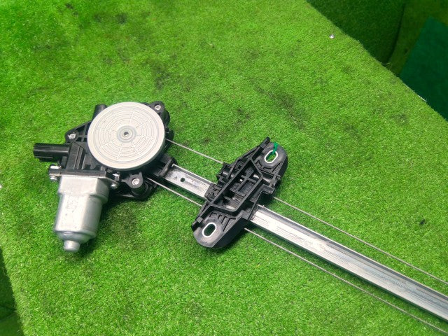 【中古】Ｎ－ＢＯＸ DBA-JF1 右フロントドアレギュレータ・モーター 72210-TY0-003