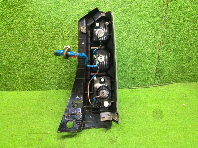 【中古】Ｎ－ＢＯＸ DBA-JF1 左テールランプ 33551-TY0-N01