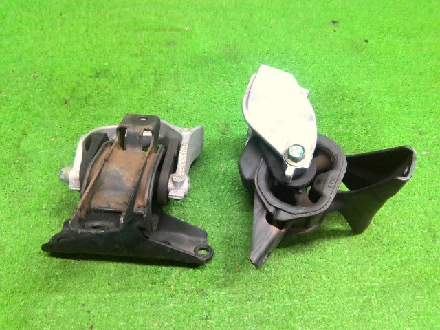 【中古】Ｎ－ＢＯＸ DBA-JF1 エンジンマウント セット