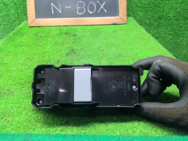 【中古】Ｎ－ＢＯＸ DBA-JF1 パワーウインドウスイッチ 35750-TY0-J11