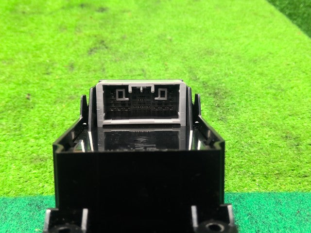 【中古】Ｎ－ＢＯＸ DBA-JF1 パワーウインドウスイッチ 35750-TY0-J11